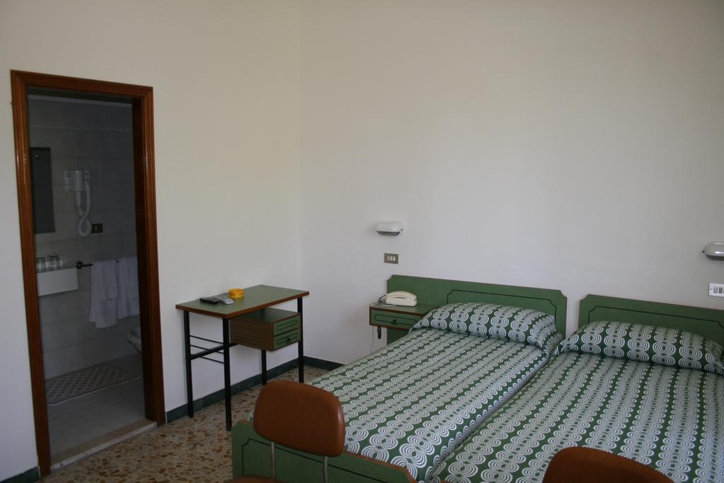 Albergo Da Siro Misano Adriatico Bilik gambar